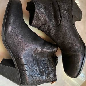 Sam Edelman Black Leather Ankle Boots. -8M